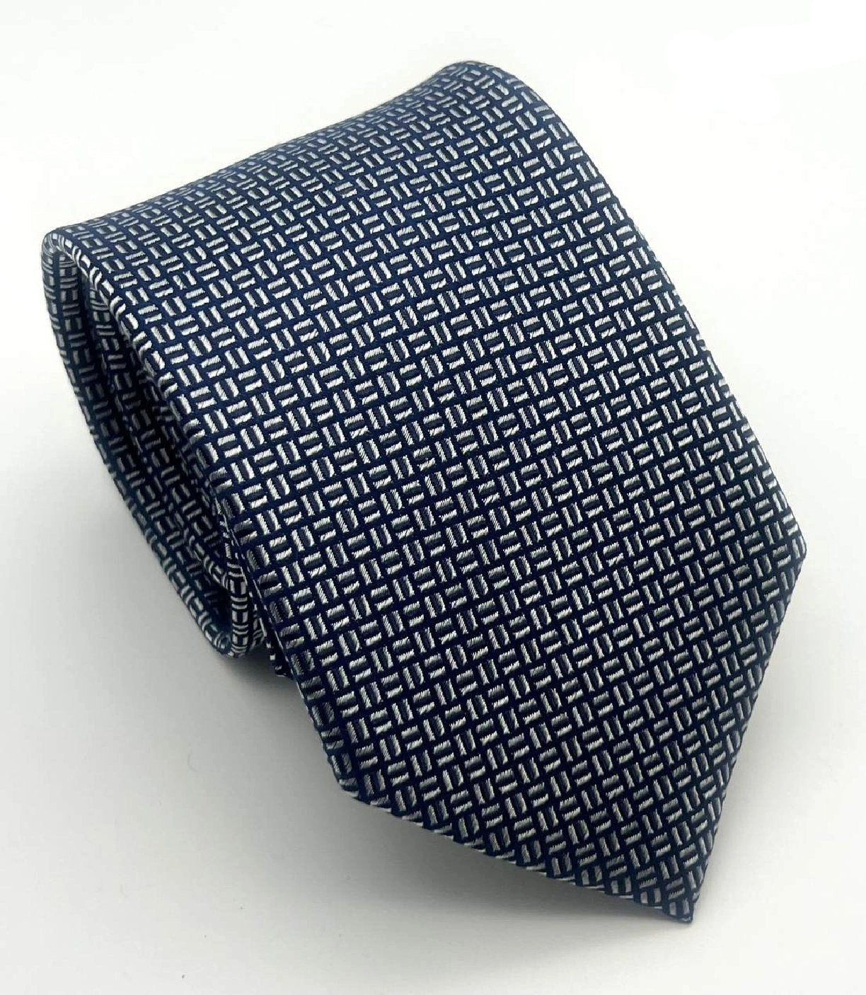 Silk Tie: Elevate Your Style – Perfect for Any Formal Occasion – Weddings, Business, Events.